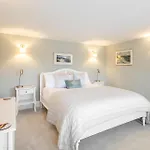 Host & - Devereux House Whitby
