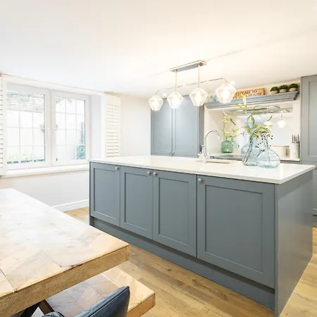 Host & - Devereux House Whitby