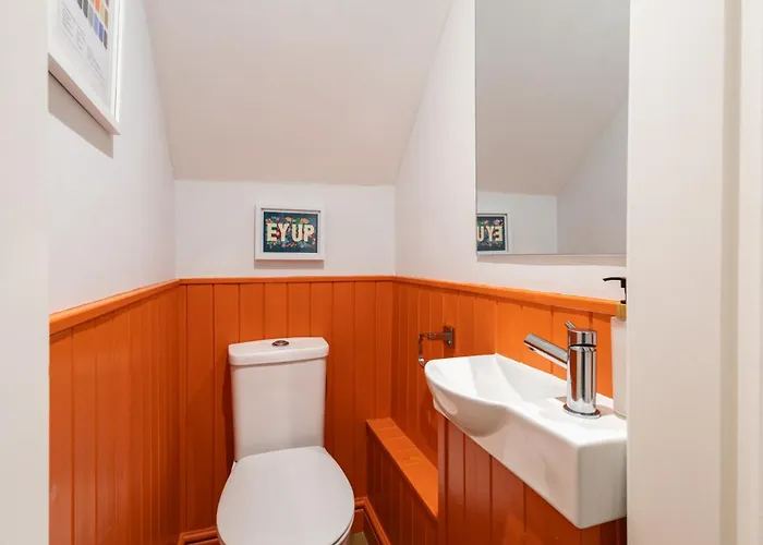 Host & - Devereux House