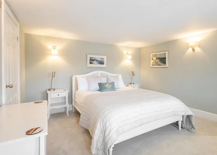 Host & - Devereux House Whitby