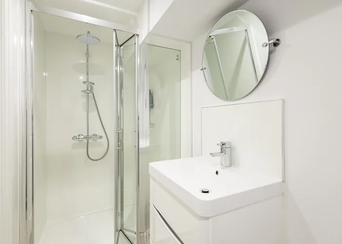 Host & - Devereux House *